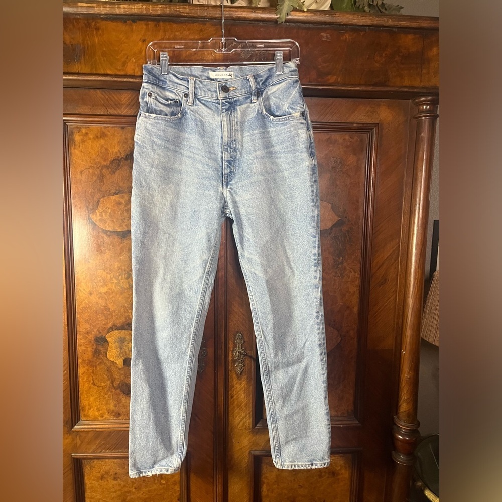 EUC Moussy- Zipper Fly, Taper Ankle. Size 27